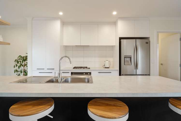 26b Harvard Road Burleigh_7