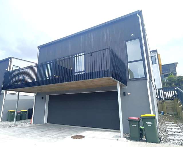 Morden 4-Bedroom with Stunning Rangitoto Views