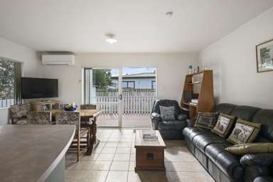 65A Cobham Crescent_4