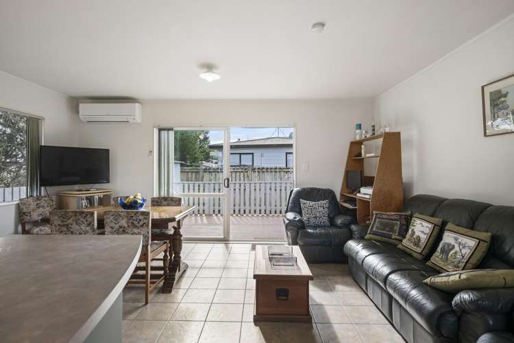 65A Cobham Crescent Kelston_4