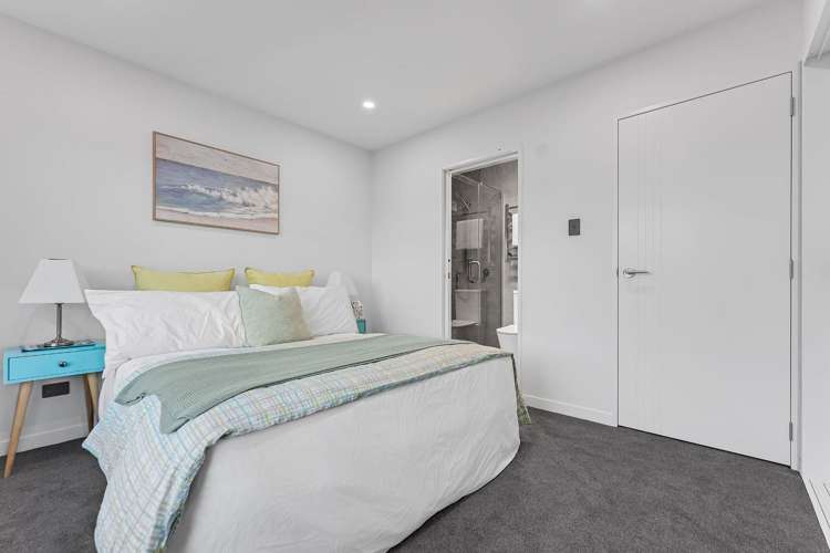 98a Royal Road Massey_11