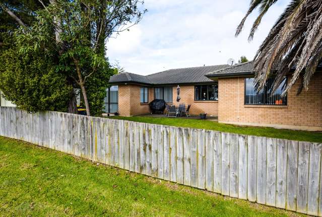 8 Simpson Road Ranui_1