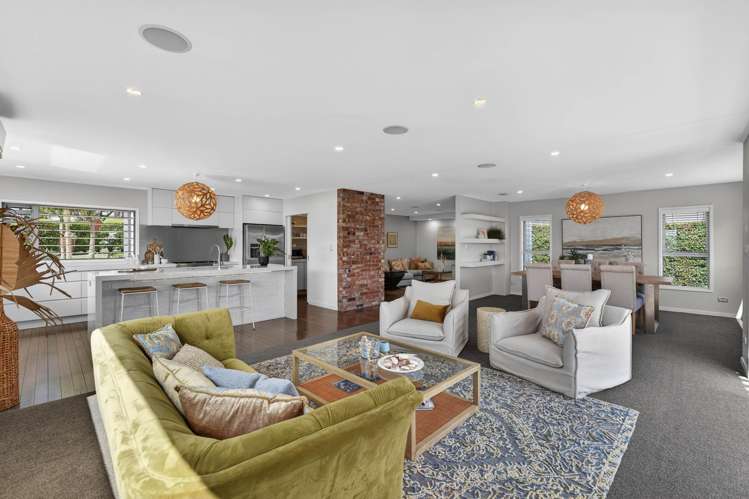 17 Mayfair Crescent Mairangi Bay_8