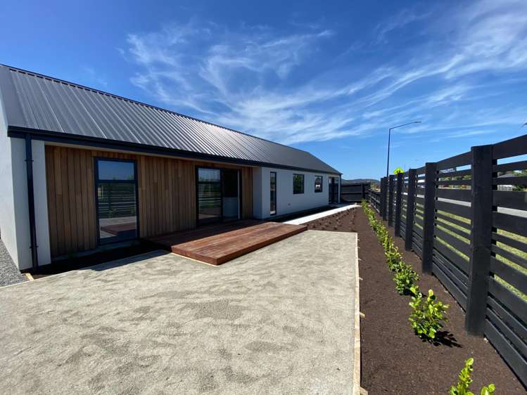 64 Southfield Drive Lincoln_17