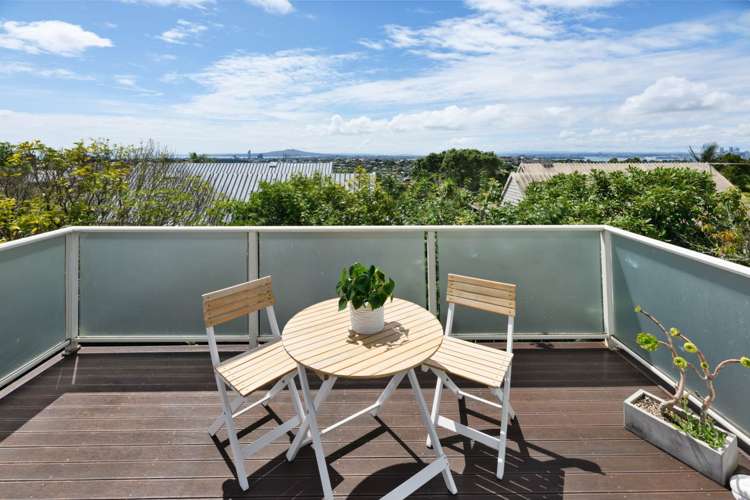 2/199 Glenfield Road Hillcrest_15