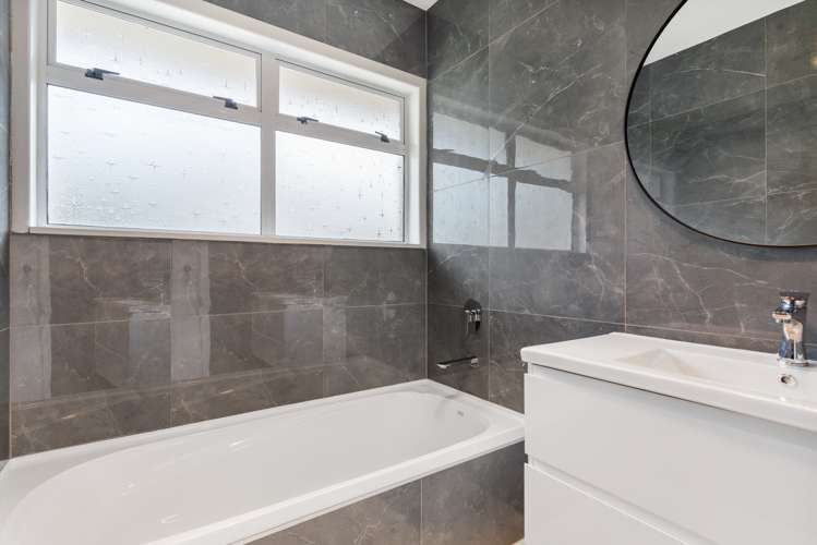 176 Edmonton Road Te Atatu South_11