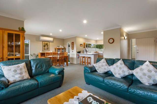 Easy Living, Scenic Setting
