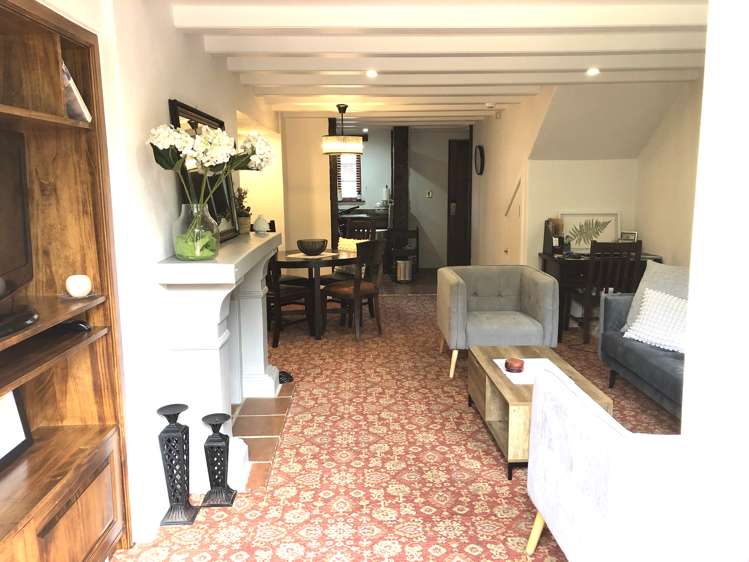 2/7 Quiet Woman Way Monaco_9