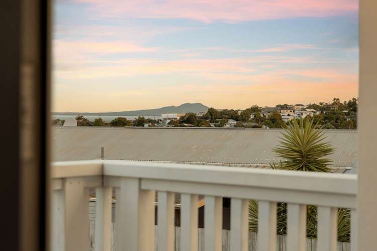 19 Marina Road Torbay_12