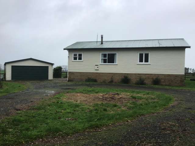 Charming Country Retreat with Panoramic Rural Views for Rent