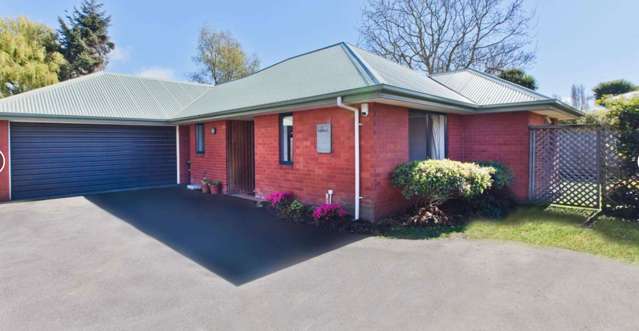 Charming Secure House with Garden & Double Garage.