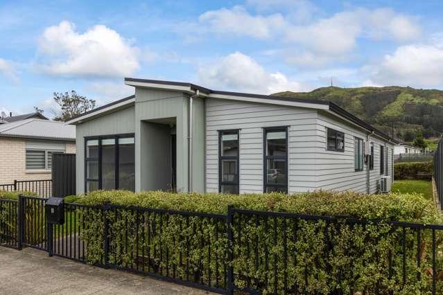 Single level living in popular Kenepuru