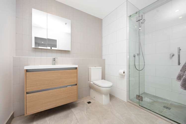 211/1 Kimiora Street Three Kings_9