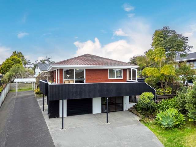 Two bedrooms & Four Garages/Rumpus