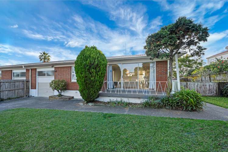 2/1 Chevis Place Pakuranga_0