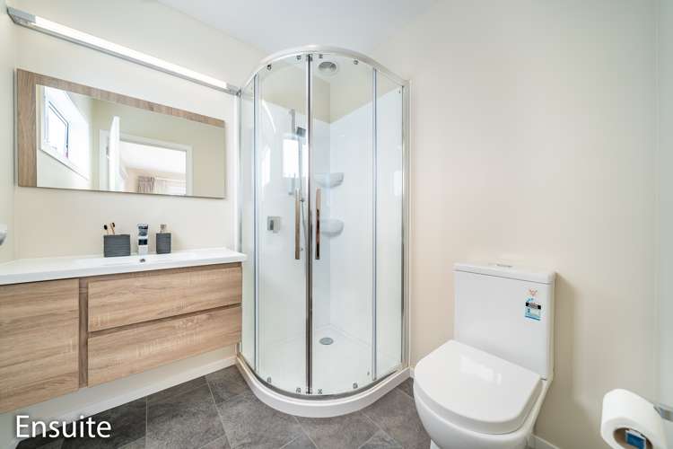 6 Poulson Grove Trentham_14