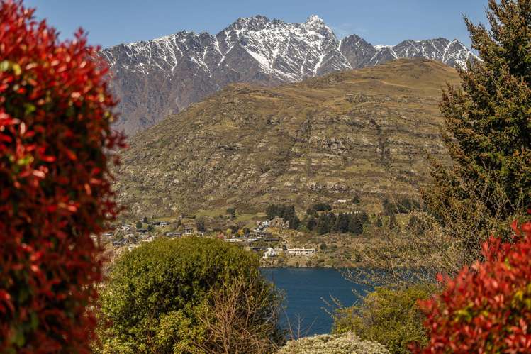 9 & 10/64 Goldfield Heights Queenstown_8