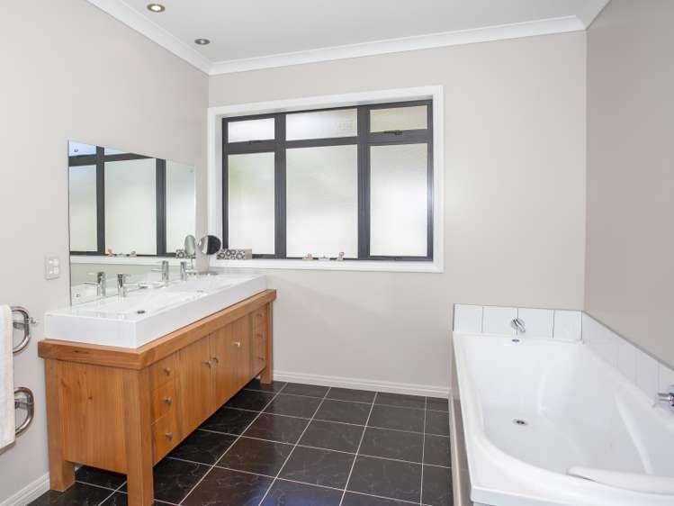 18 Johnstone Drive Fitzherbert_19