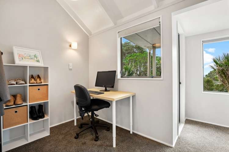 10 Raroa Terrace Waiatarua_13