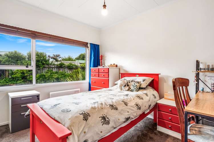 10 Neale Avenue Stoke_22