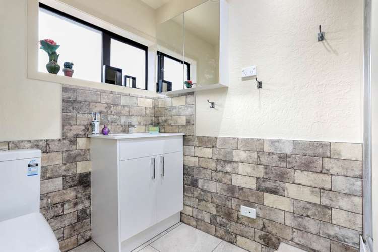 8 Papatahi Place Henderson_7