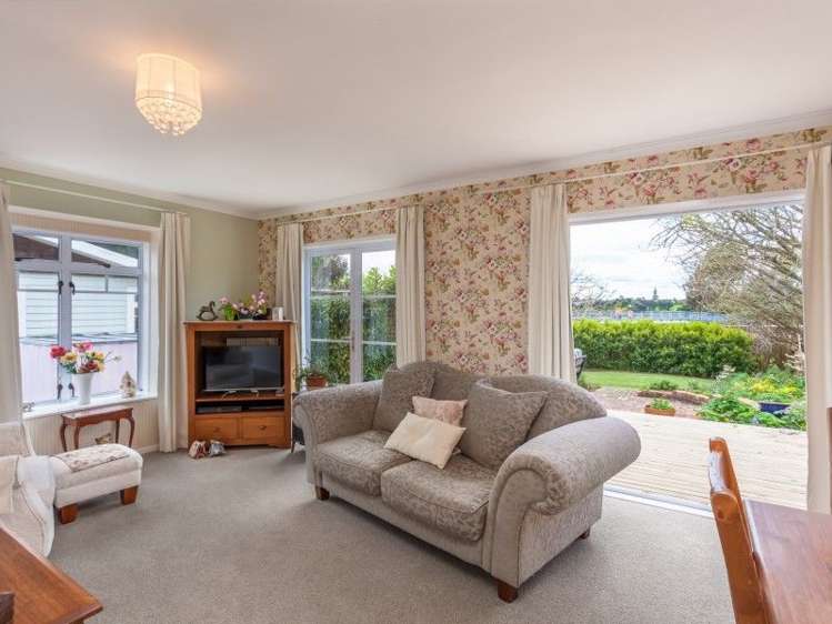 31 Queen Mary Avenue New Lynn_14