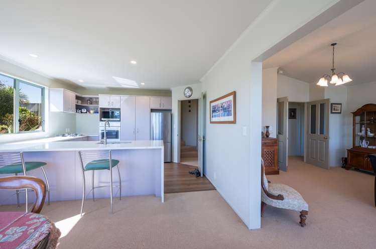 19 Olympus Way Richmond_8