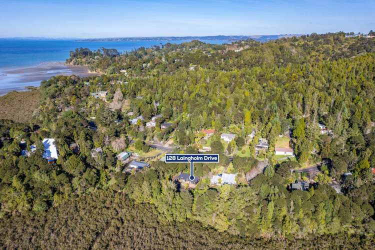 128 Laingholm Drive Laingholm_2