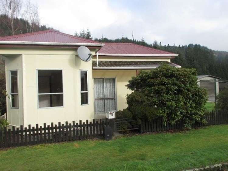 5 Broadway Reefton_0