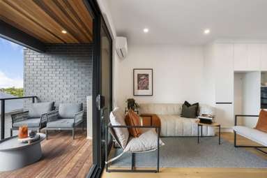 9-11 Huia Road_4
