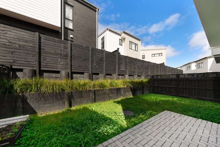 15 Greenbrier Street Westgate_13