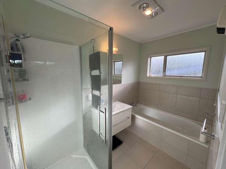 1/957A Beach Road Torbay_4