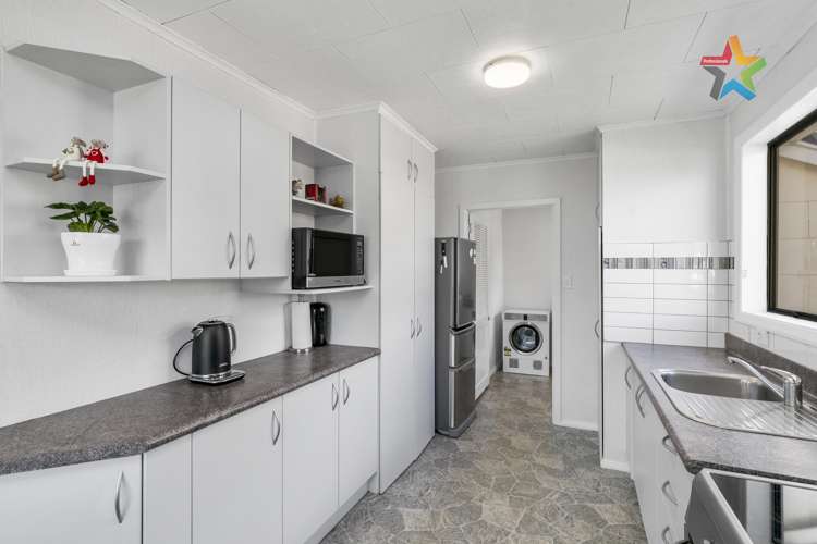 195 Waddington Drive Naenae_7