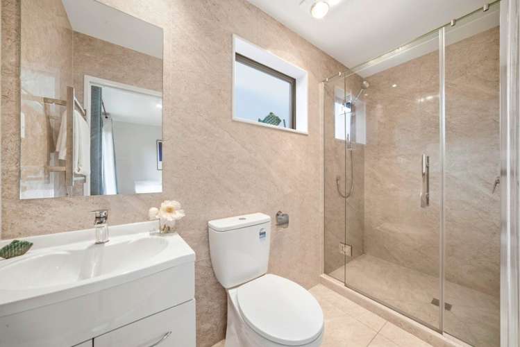 5/3 Kaimai Avenue Massey_9