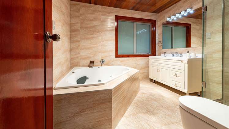 12 Fairhill Place Flat Bush_16