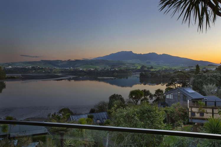 21 Point Street Raglan_43