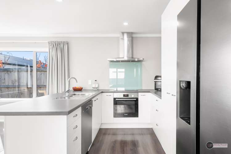 8 Grovedale Square Wainuiomata_7