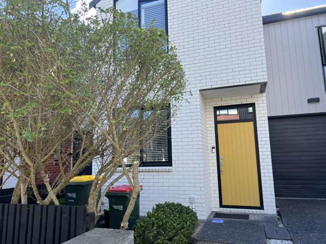 Lifestyle in Hobsonville,Parking , Garage and Parking Included ! , Pets Negotiable