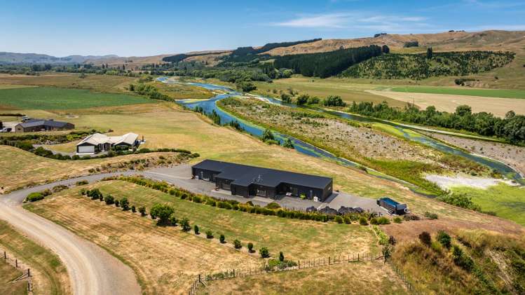 8 Riverview Drive Otane_23