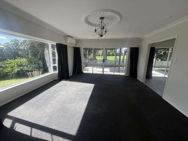 8 McInnes Place 10469_3