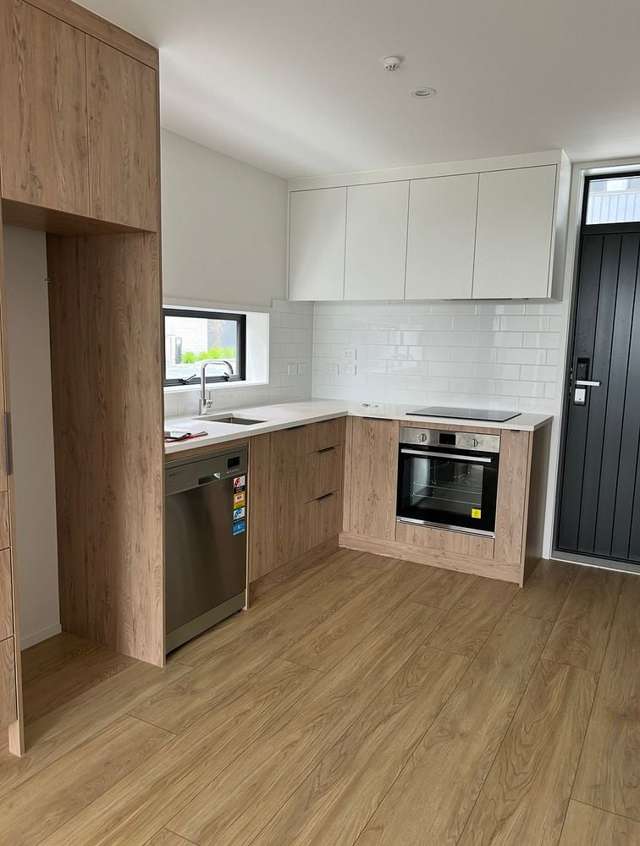 2/8 Treasure Lane Te Atatu South_1