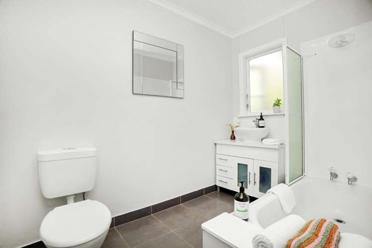 12a Naenae Road Naenae_6