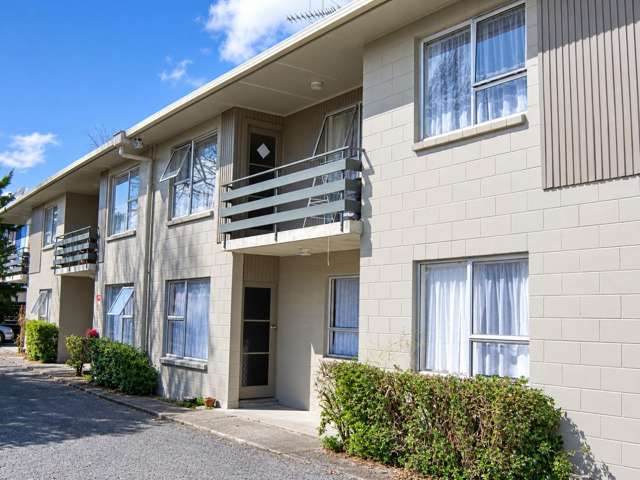Neat & Tidy 2 Bedroom Unit – Close to University