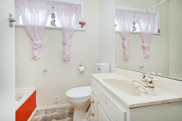 11 Wainuiomata Road Wainuiomata_7