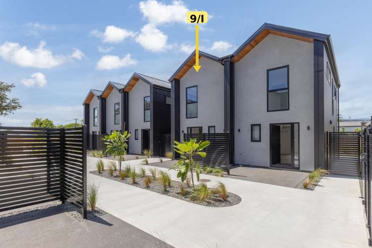 9/624A Queen Street East Levin_15