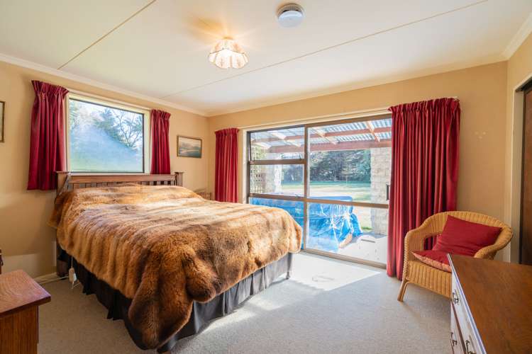 1063 Te Anau Mossburn Highway Te Anau Surrounds_14