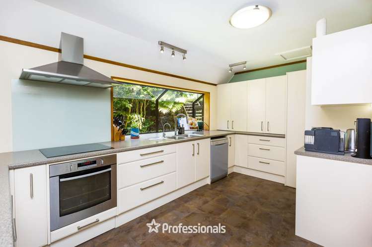 8 King Charles Drive Kingsley Heights_2