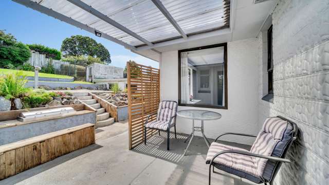 Well Maintained + Built-in BBQ!