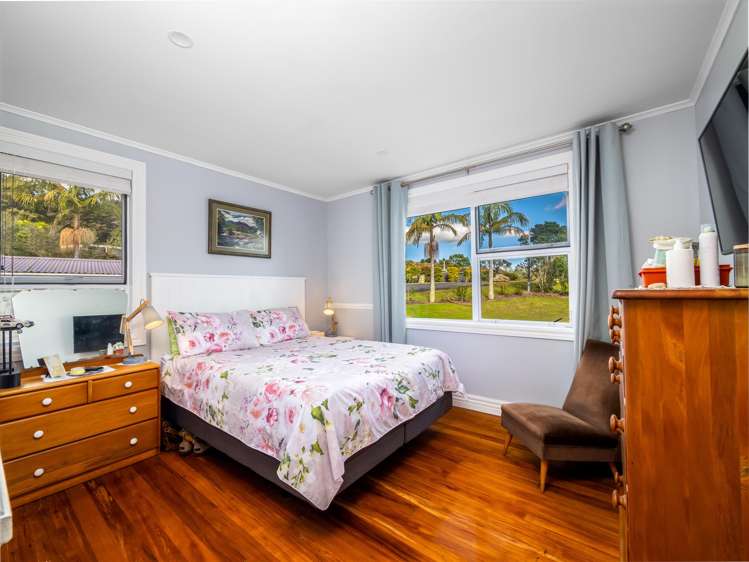 3 Lichen Grove Russell_13