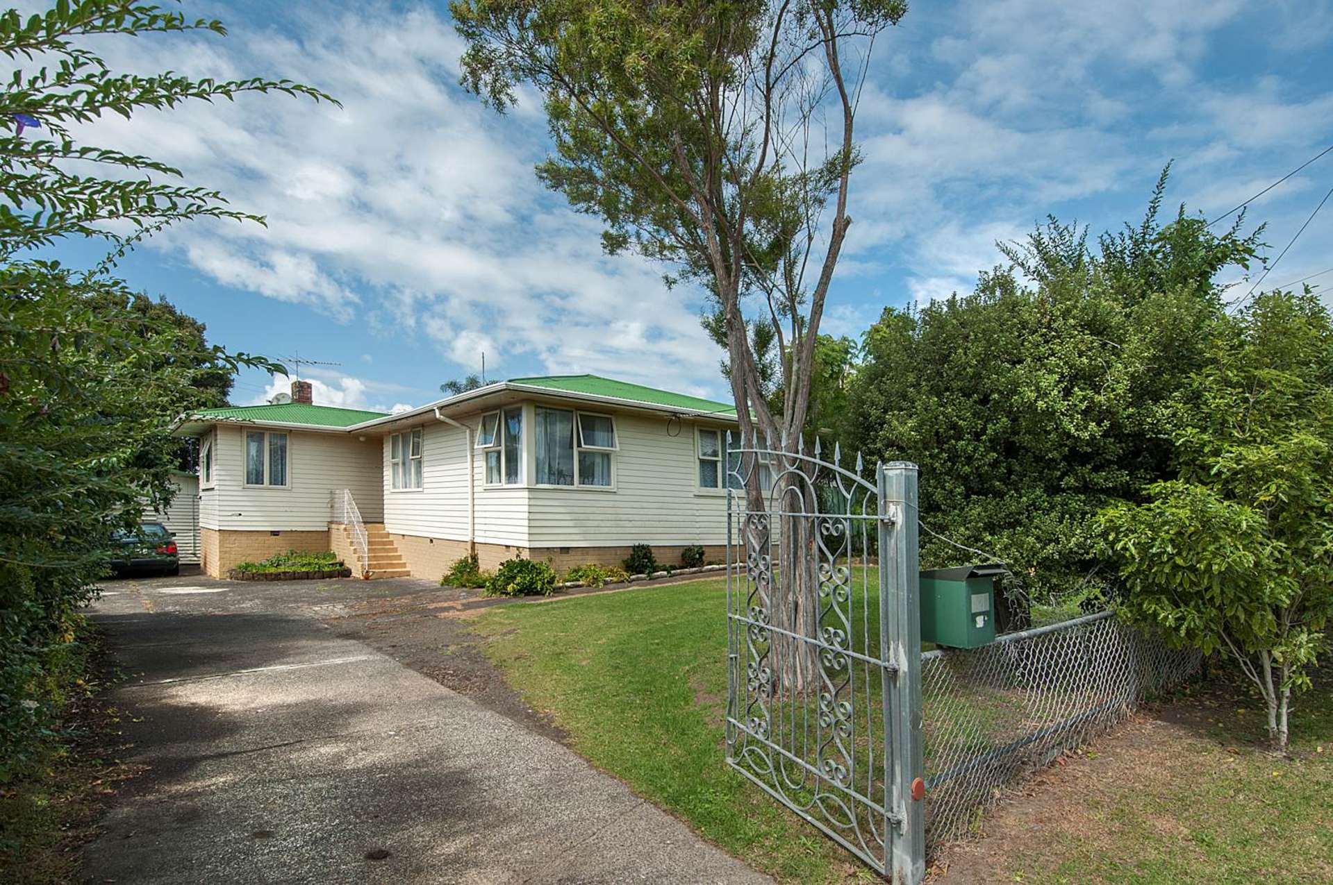 126 Cobham Crescent Kelston_0